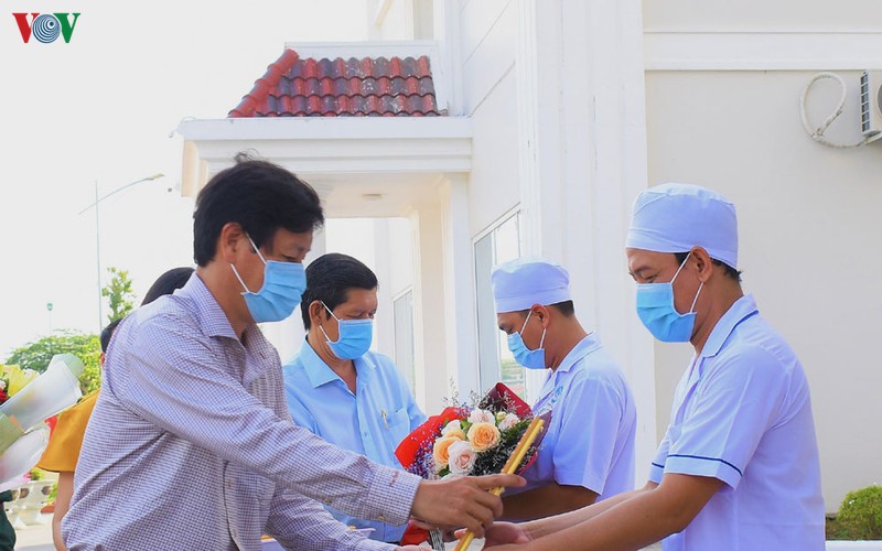 can tho: y, bac si dieu tri covid-19 nhan chung nhan hoan thanh cach ly  hinh 1