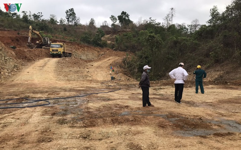 lanh dao mot chi nhanh ngan hang o dak lak ngang nhien san ui dat trai phep hinh 3