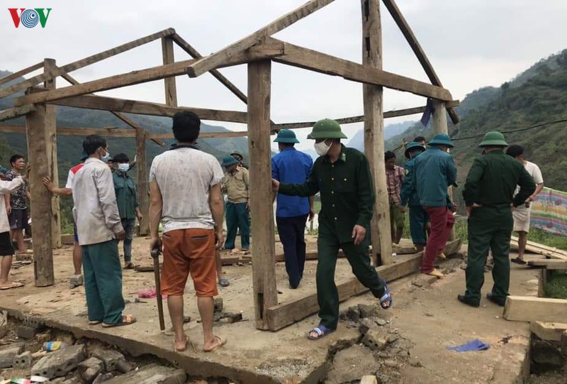 ảnh: dầm bùn, đội mưa nỗ lực hỗ trợ người dân khắc phục hậu quả thiên tai hình 19 anh: dam bun, doi mua no luc ho tro nguoi dan khac phuc hau qua thien tai hinh 19