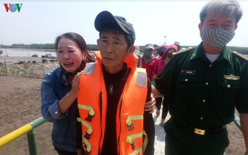 tau hang dam chim tau ca, 5 ngu dan roi xuong bien hinh 2