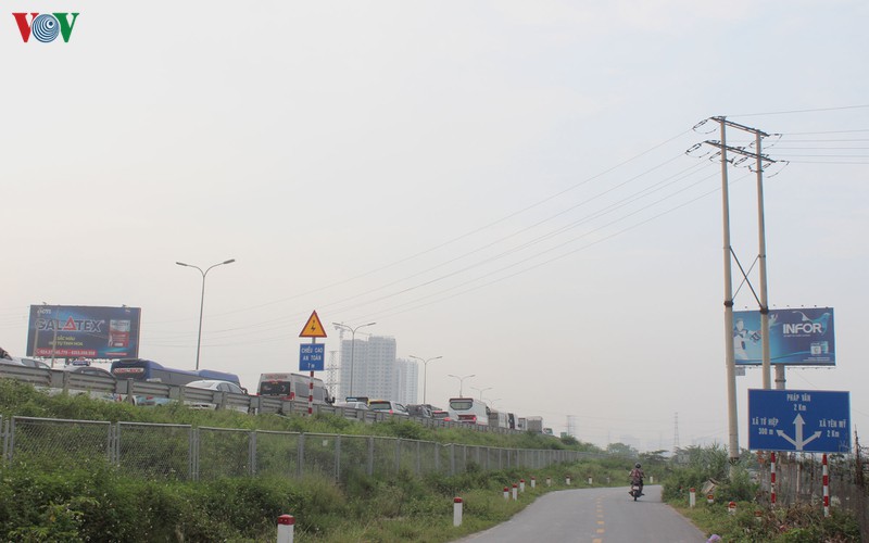 anh: cao toc phap van -cau ghe un u, dong nguoi nuom nuop ve thu do hinh 12