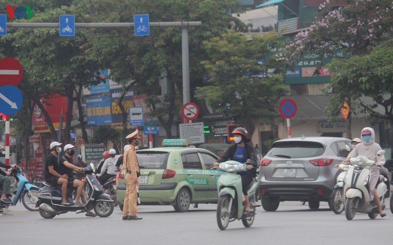 anh: cao toc phap van -cau ghe un u, dong nguoi nuom nuop ve thu do hinh 1