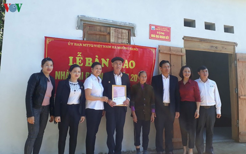 moc chau xay nha dai doan ket: thap lua va truyen lua hinh 1