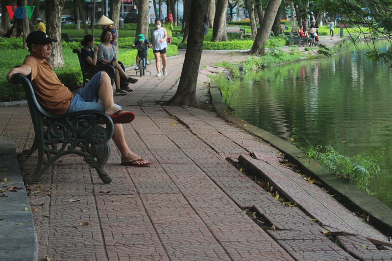 nguoi dan thu do mong lun sut quanh bo ho hoan kiem som duoc khac phuc hinh 9