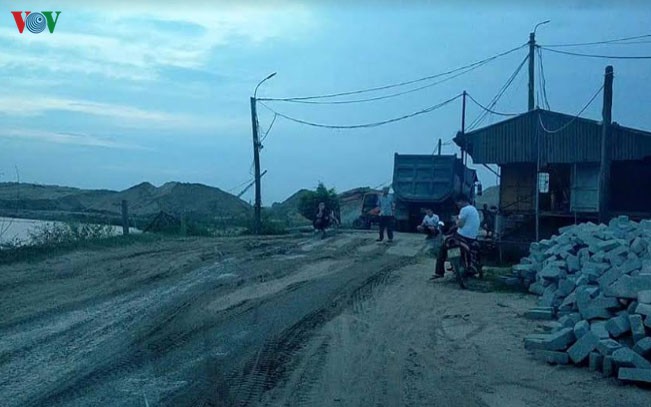 keo may bom de rua may nang cat, mot cong nhan bi dien giat tu vong hinh 1