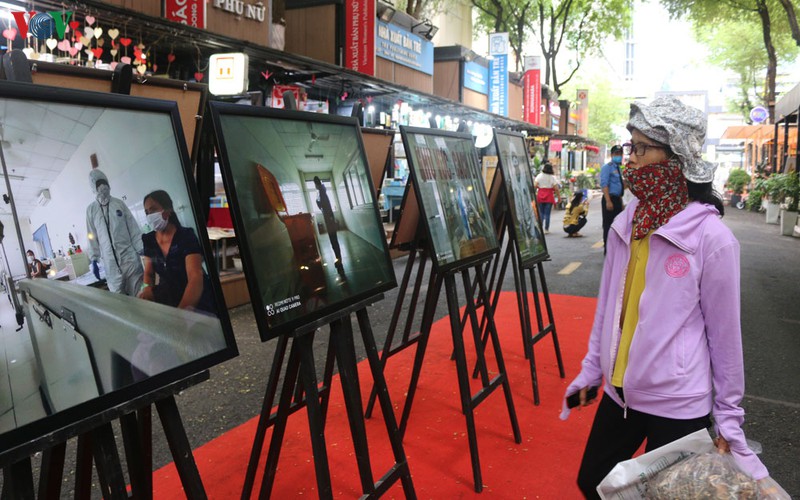 trien lam anh "cam on nhung chien binh tham lang" hinh 1