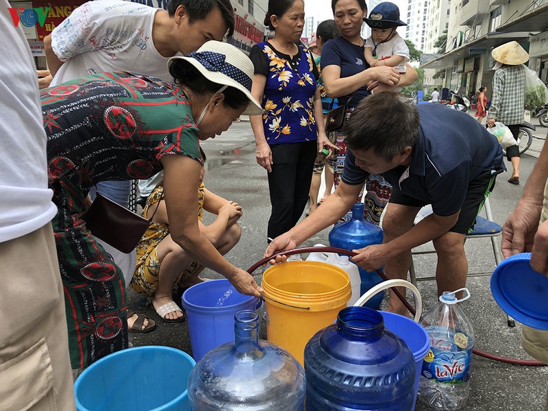 du nuoc sach phuc vu nhu cau nguoi dan thu do mua nang nong hinh 1
