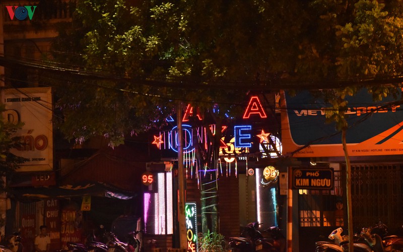 dich vu karaoke o ha noi mo cua tro lai, cuoi tuan van e am hinh 10