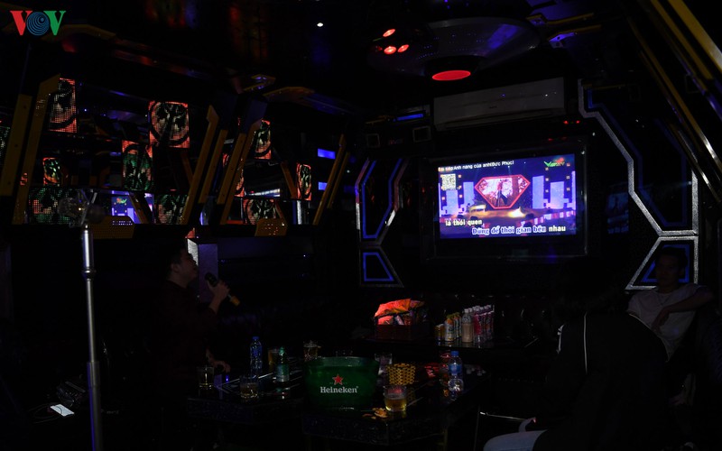 dich vu karaoke o ha noi mo cua tro lai, cuoi tuan van e am hinh 9