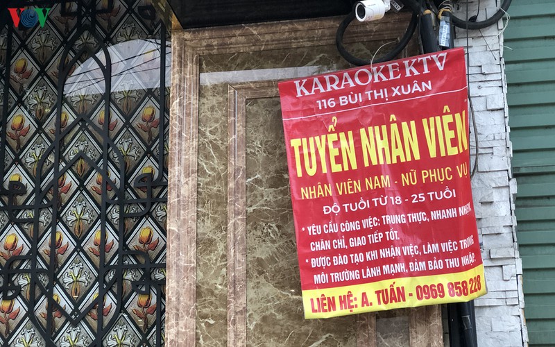 dich vu karaoke o ha noi mo cua tro lai, cuoi tuan van e am hinh 2