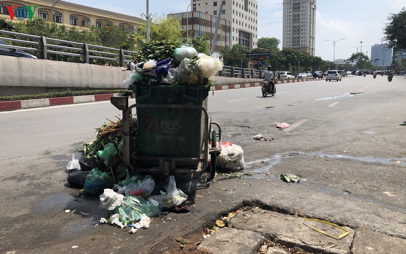 nang nong 40 do, pho phuong ha noi nghet tho vi rac boc mui xu ue hinh 1