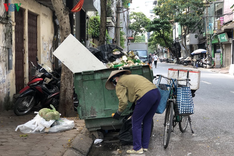 nang nong 40 do, pho phuong ha noi nghet tho vi rac boc mui xu ue hinh 4