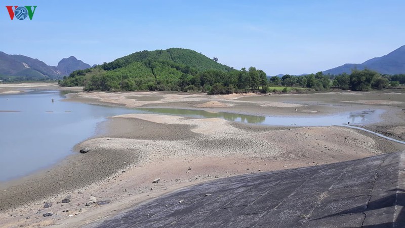 nang han lich su, nguoi dan thanh hoa phai bo ruong hinh 5