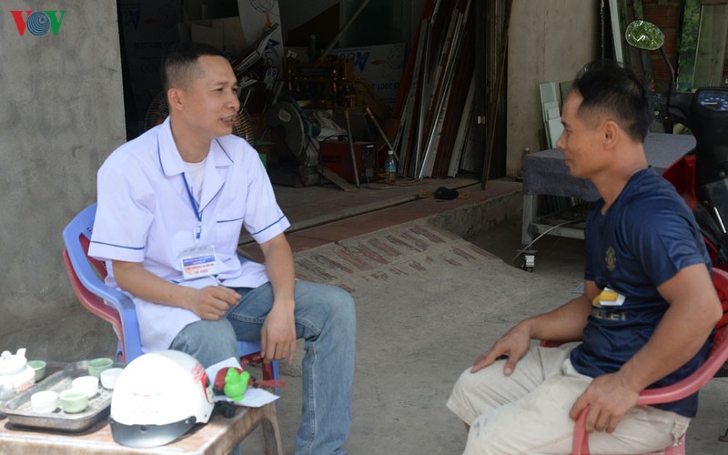 khi dan ong lam cong tac dan so hinh 1