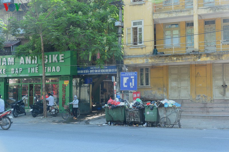 dan chan bai rac nam son, rac thai un u trong noi thanh boc mui xu ue hinh 8