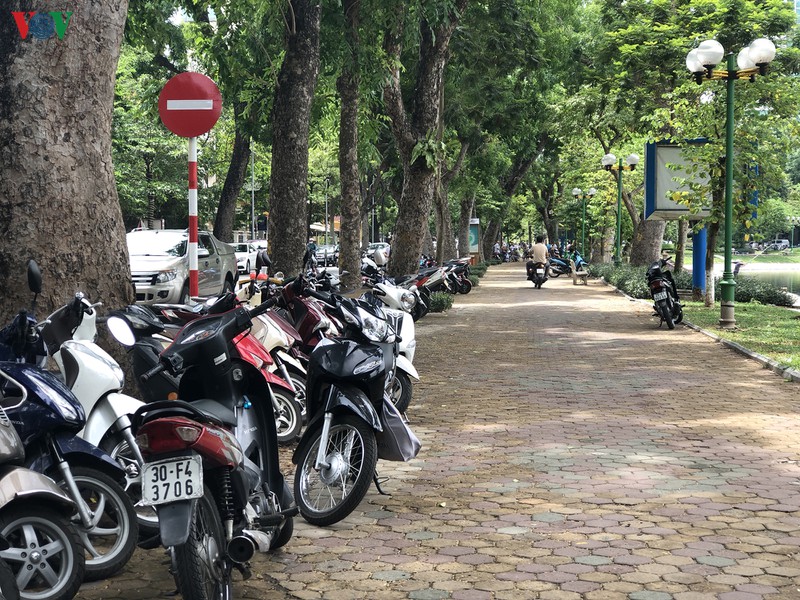 buc be xam lan via he, duong pho thu do ngap ung sau mua hinh 8
