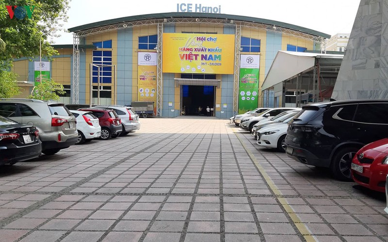 ha noi tam dung cac hoi cho, dong cua quan bar vi covid-19 hinh 1