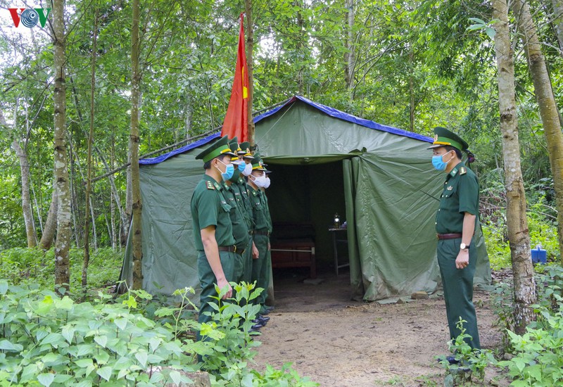 hinh anh: bien phong dien bien cang minh chong dich tren tuyen bien gioi hinh 1