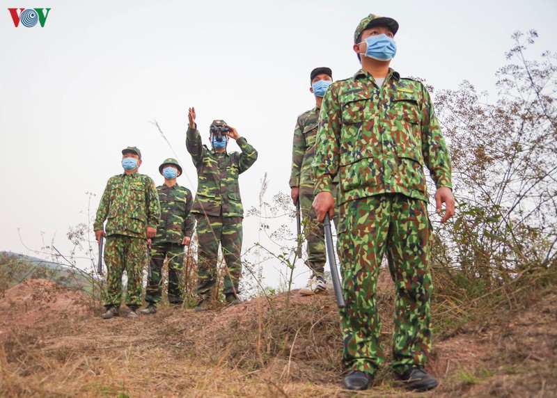 hinh anh: bien phong dien bien cang minh chong dich tren tuyen bien gioi hinh 2