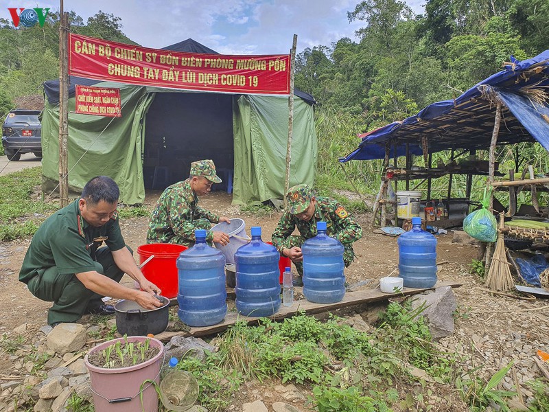 hinh anh: bien phong dien bien cang minh chong dich tren tuyen bien gioi hinh 4