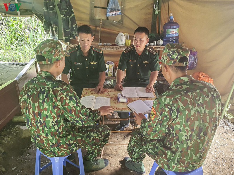 hinh anh: bien phong dien bien cang minh chong dich tren tuyen bien gioi hinh 5