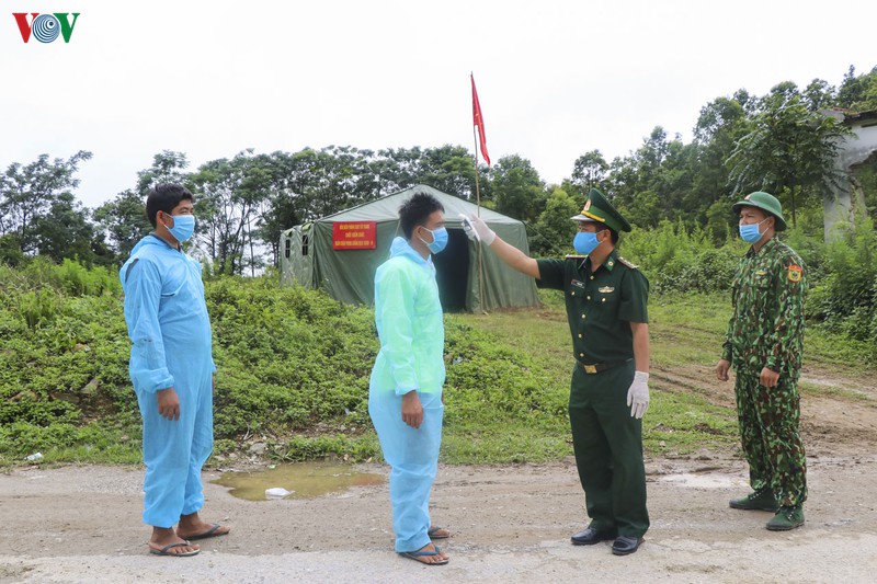 hinh anh: bien phong dien bien cang minh chong dich tren tuyen bien gioi hinh 6