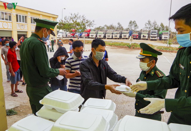 hinh anh: bien phong dien bien cang minh chong dich tren tuyen bien gioi hinh 8