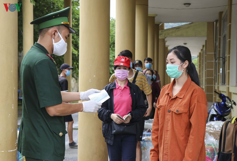 hinh anh: bien phong dien bien cang minh chong dich tren tuyen bien gioi hinh 9