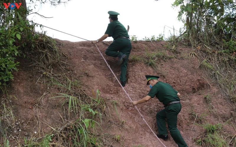 157 lan trai voi hang tram chien sy chong dich tuyen  bien gioi lang son hinh 3