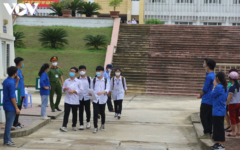 ky thi thpt otay bac: cac thi sinh hoan thanh cac bai thi to hop voi tam trang phan khoi hinh 1