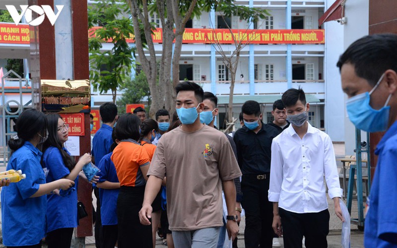 ky thi thpt otay bac: cac thi sinh hoan thanh cac bai thi to hop voi tam trang phan khoi hinh 2