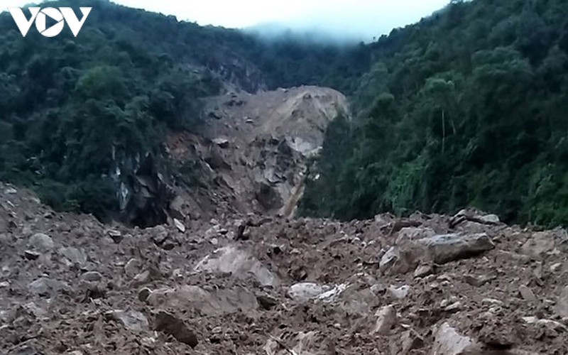 sat nui da hat tung lan ra xa 100m, 1 nguoi chet thuong tam hinh 1