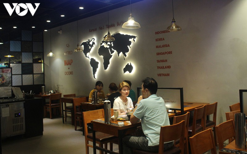 anh: phong dich covid-19, ha noi noi thuc hien nghiem, noi khong hinh 2