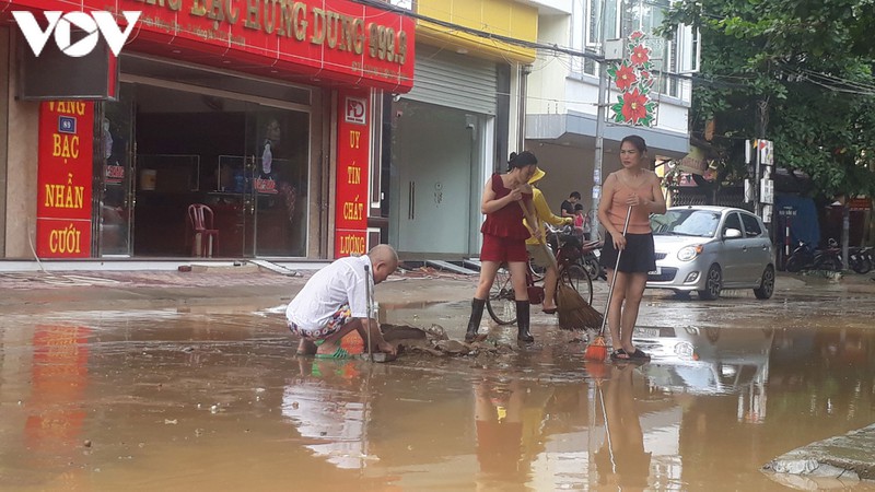 anh: yen bai khan truong don dep sau lu hinh 10