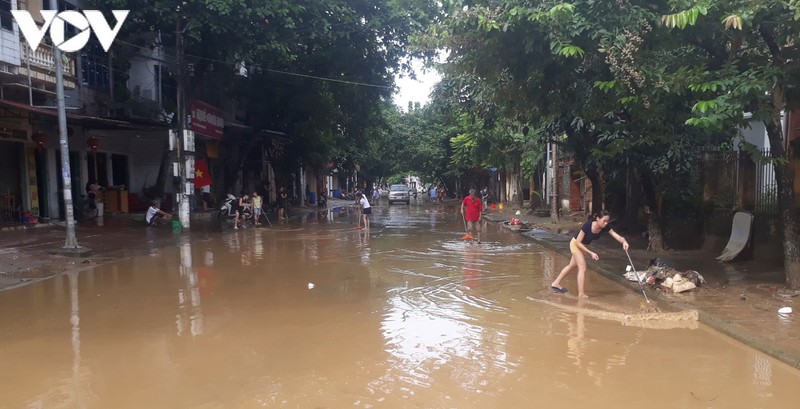 anh: yen bai khan truong don dep sau lu hinh 12