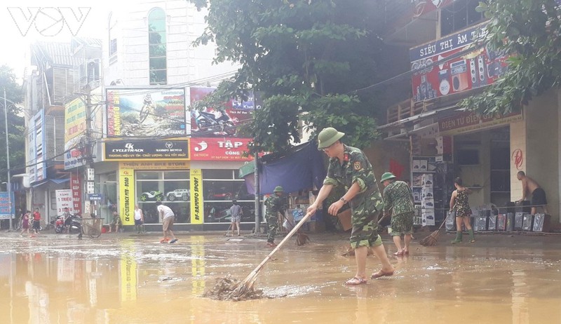 anh: yen bai khan truong don dep sau lu hinh 14