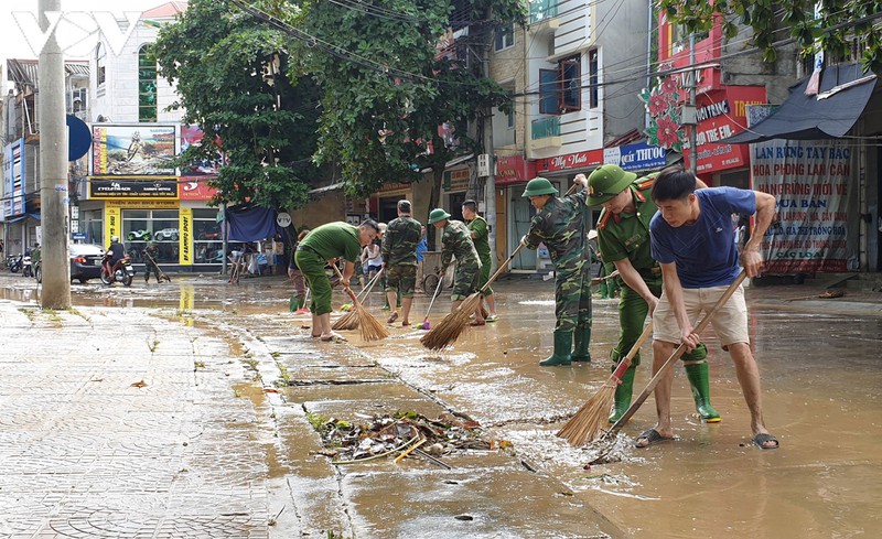 anh: yen bai khan truong don dep sau lu hinh 1