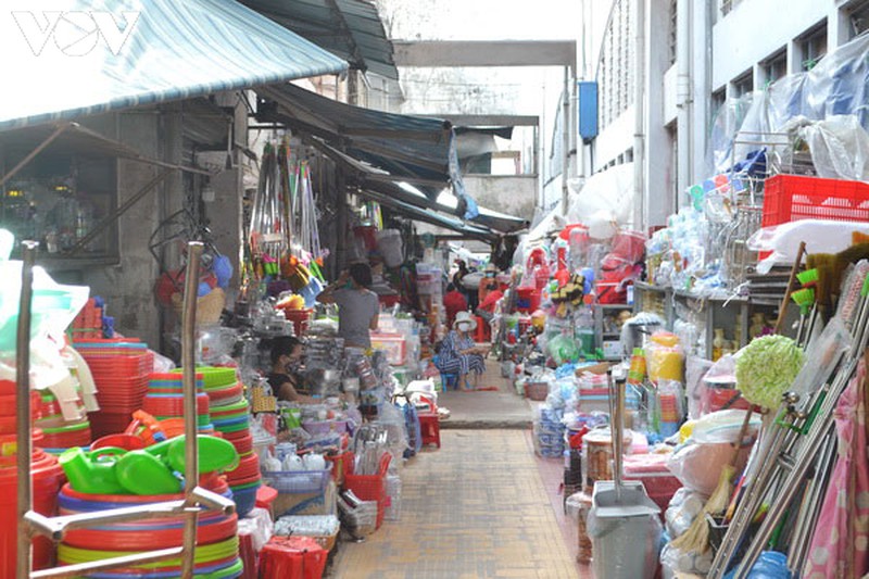 quang tri ngay dau tien noi long gian cach xa hoi hinh 3