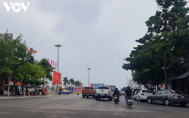 quang tri ngay dau tien noi long gian cach xa hoi hinh 4