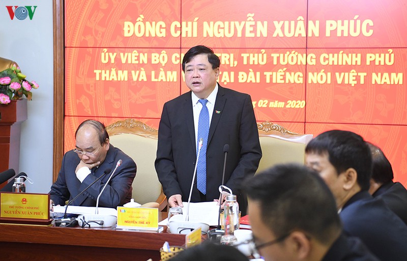 hinh anh: thu tuong nguyen xuan phuc tham va lam viec voi vov hinh 15