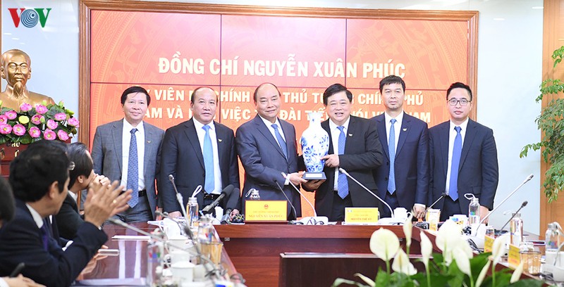 hinh anh: thu tuong nguyen xuan phuc tham va lam viec voi vov hinh 17