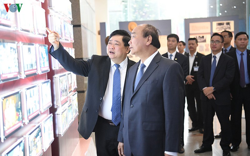 hinh anh: thu tuong nguyen xuan phuc tham va lam viec voi vov hinh 6