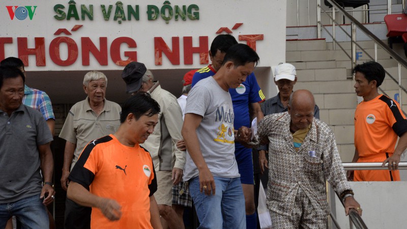 hon 200 trieu dong giup cac cuu cau thu co hoan canh kho khan an tet hinh 2