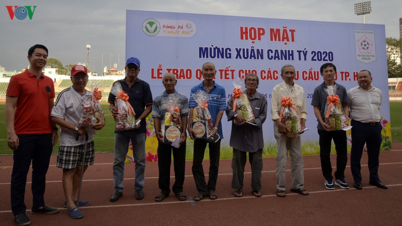 hon 200 trieu dong giup cac cuu cau thu co hoan canh kho khan an tet hinh 4