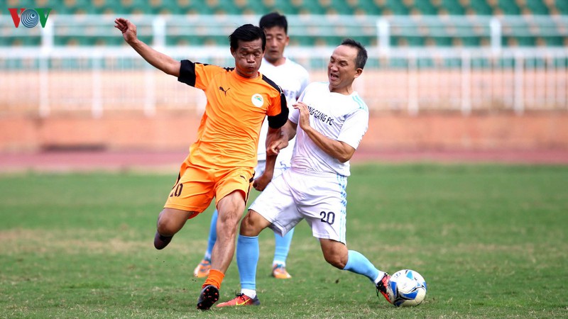 hon 200 trieu dong giup cac cuu cau thu co hoan canh kho khan an tet hinh 1