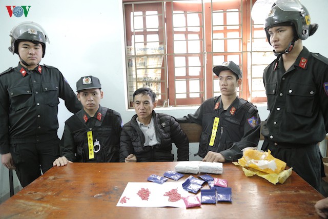 bi bat khi mang 6.000 vien ma tuy tu nghe an sang ha tinh tieu thu hinh 2