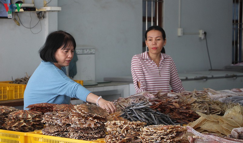 nhon nhip lang kho bien tran de mua tet hinh 4