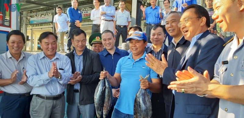 bo nn va pt&nt don tau ngu dan khai thac xuyen tet cap cang hinh 2