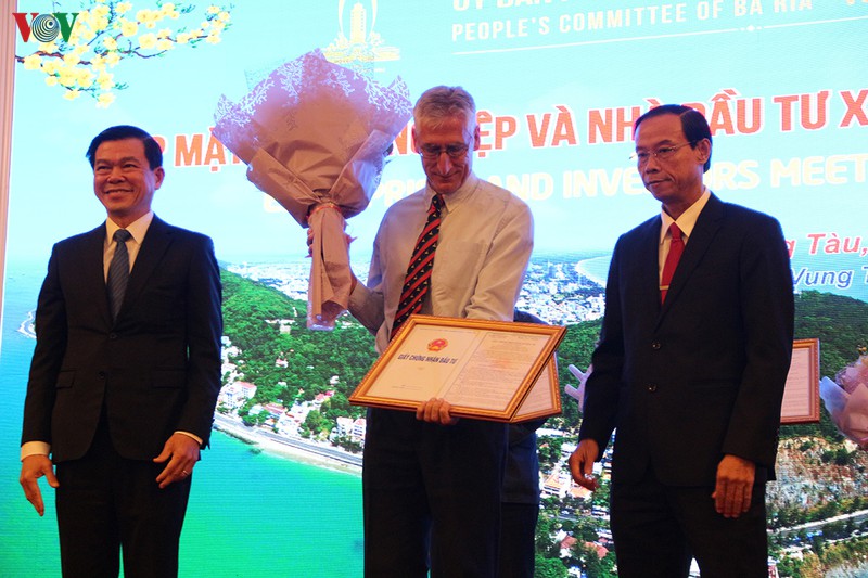 ba ria - vung tau trao chung nhan dau tu cho 5 du an moi hinh 1