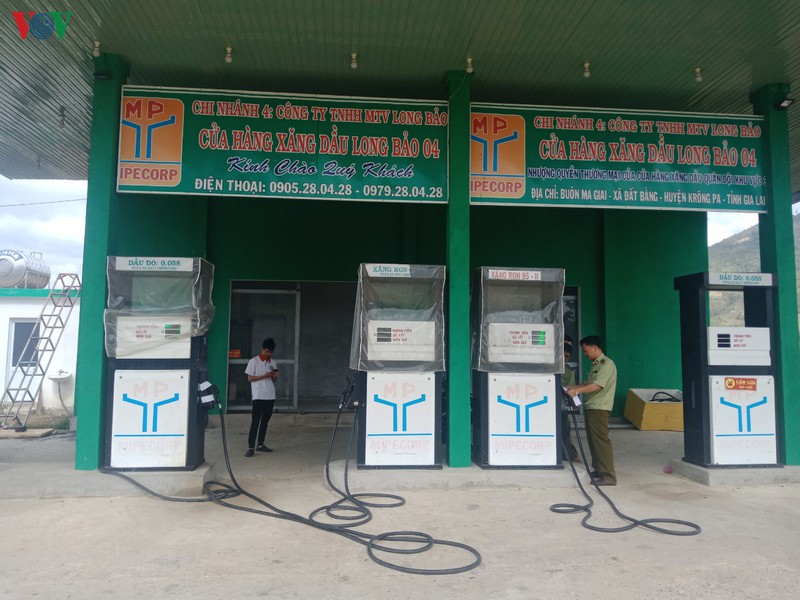 gia lai: cua hang xang dau khong dong cua gam hang hinh 1